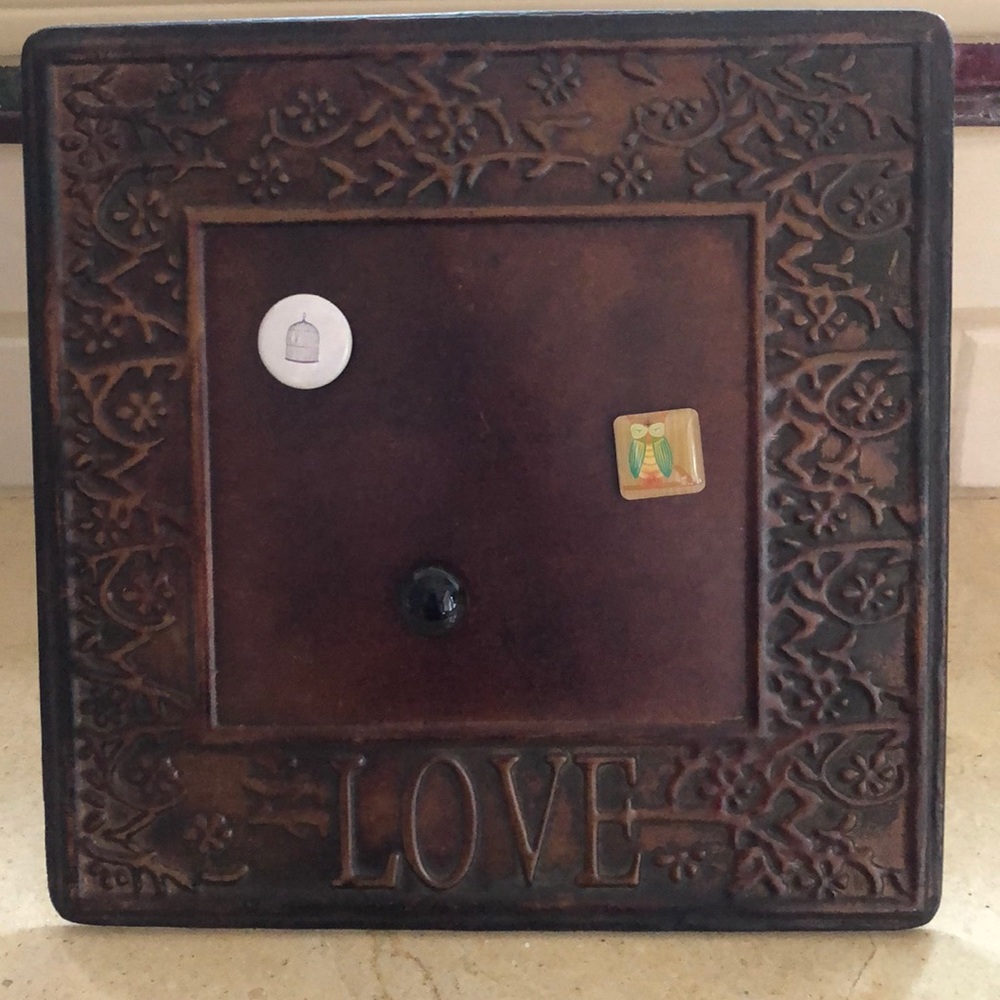 Magnetic message stand